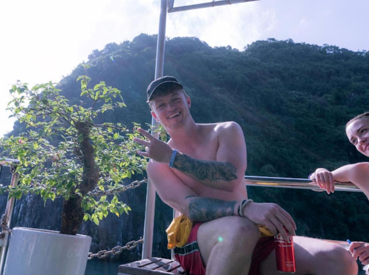 Brother Friendly - Gia Cat Long Hotel Dong Khe Sau Extérieur photo